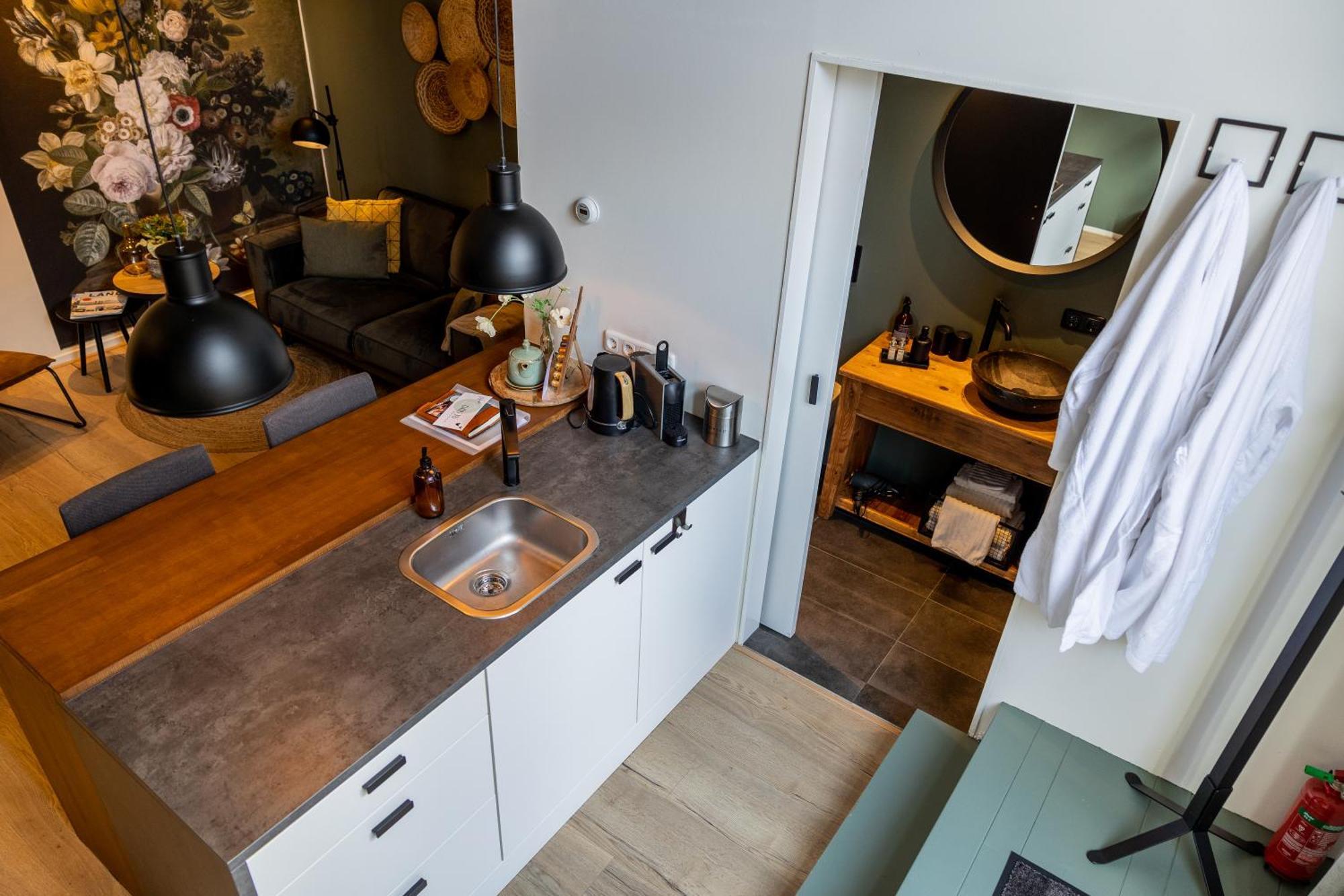 B&B Thus Yn Hantum Экстерьер фото