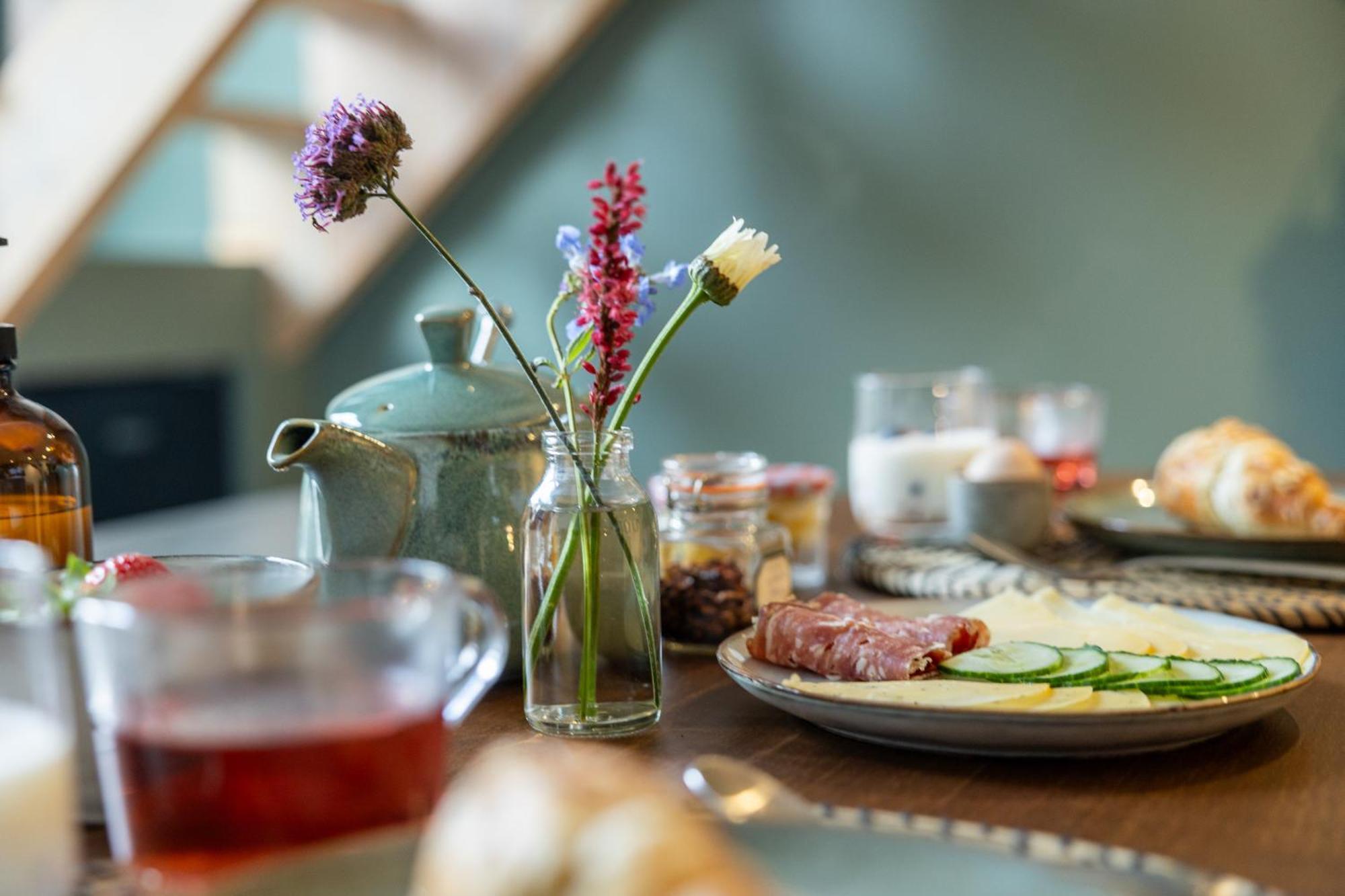 B&B Thus Yn Hantum Экстерьер фото