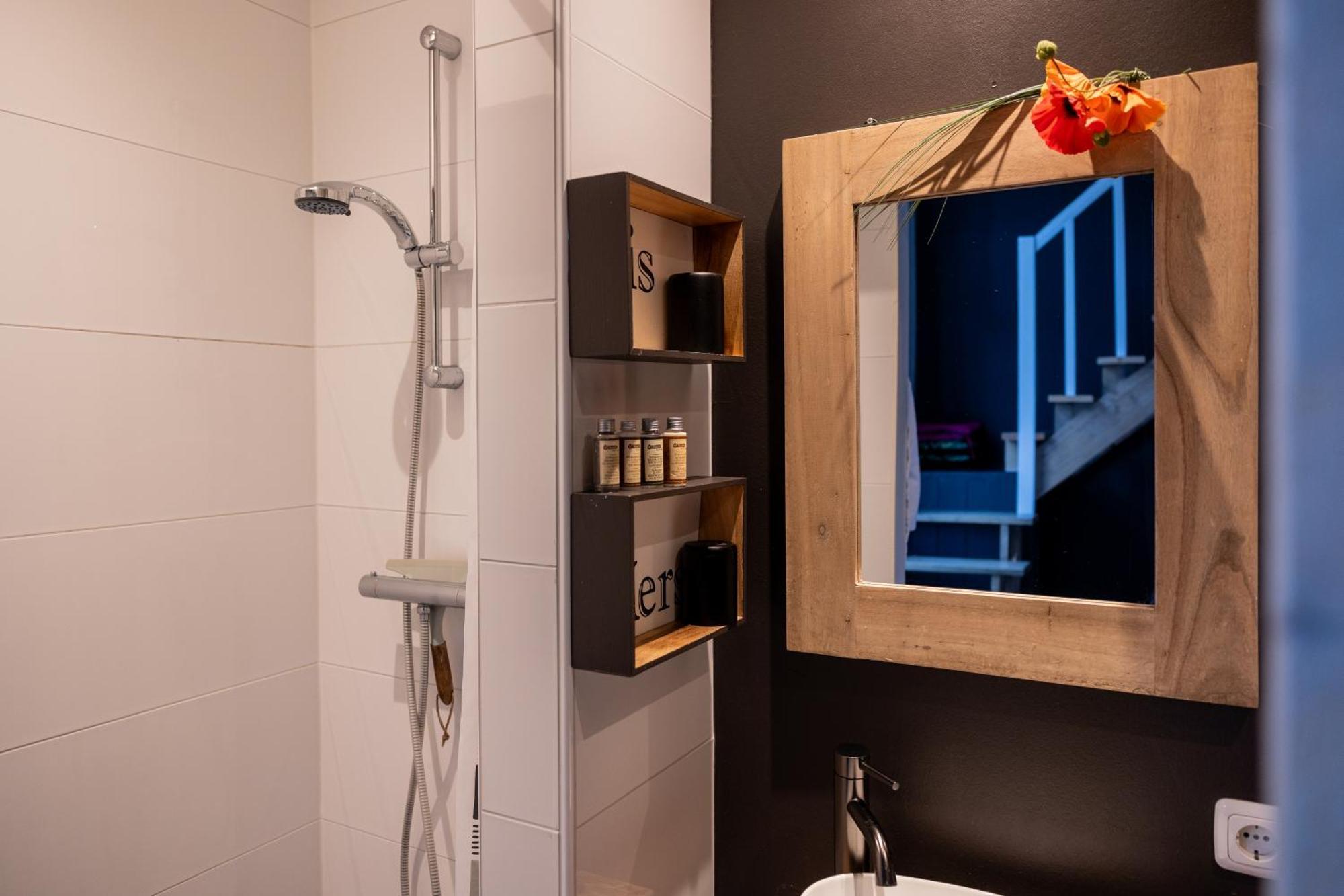 B&B Thus Yn Hantum Экстерьер фото